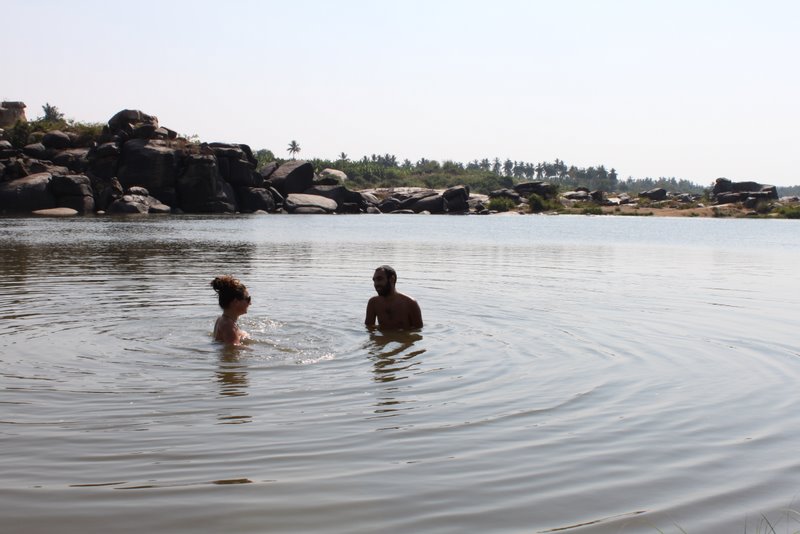 India 2010 - Hampi - Virupapur Gaddi - Swimming Lake